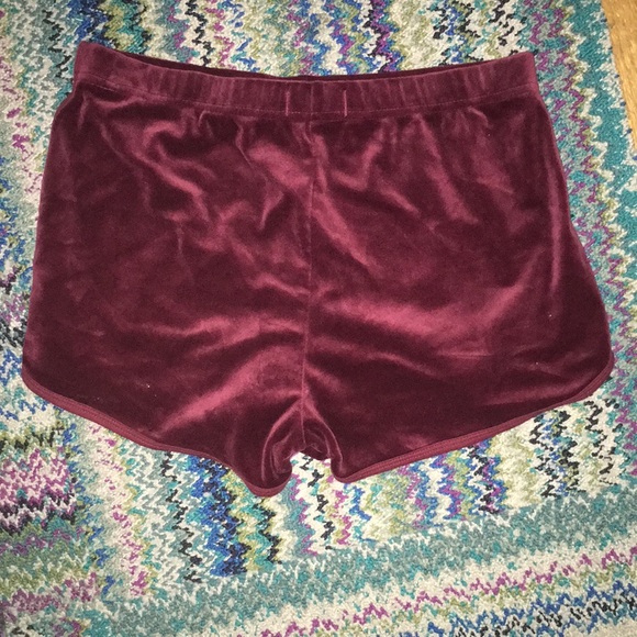 Velvet shorts - Picture 2 of 2